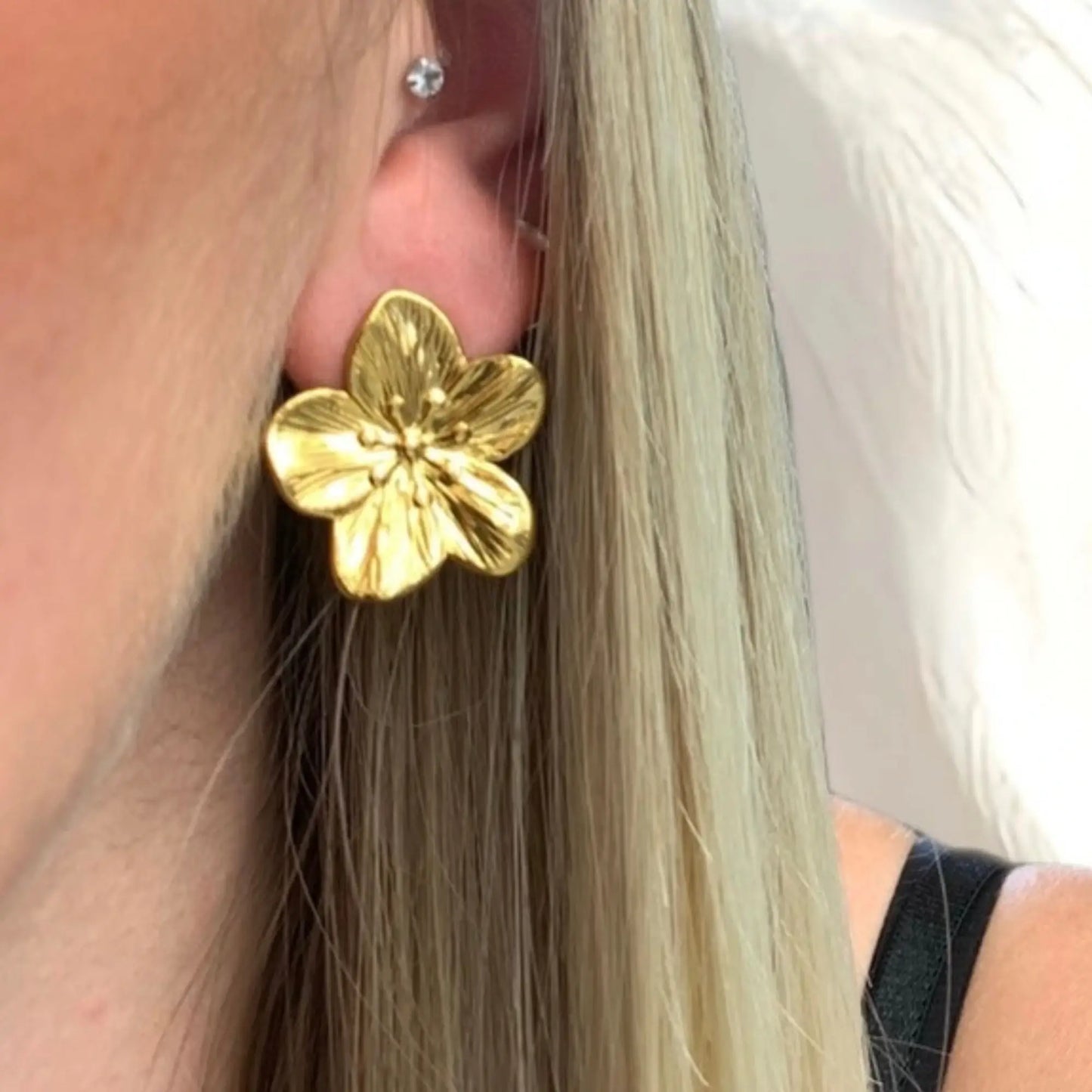 Boucle d'oreille fleur doré
