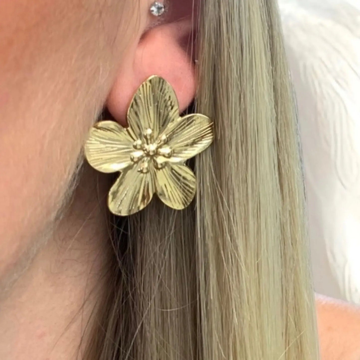 Boucle d'oreille fleur doré
